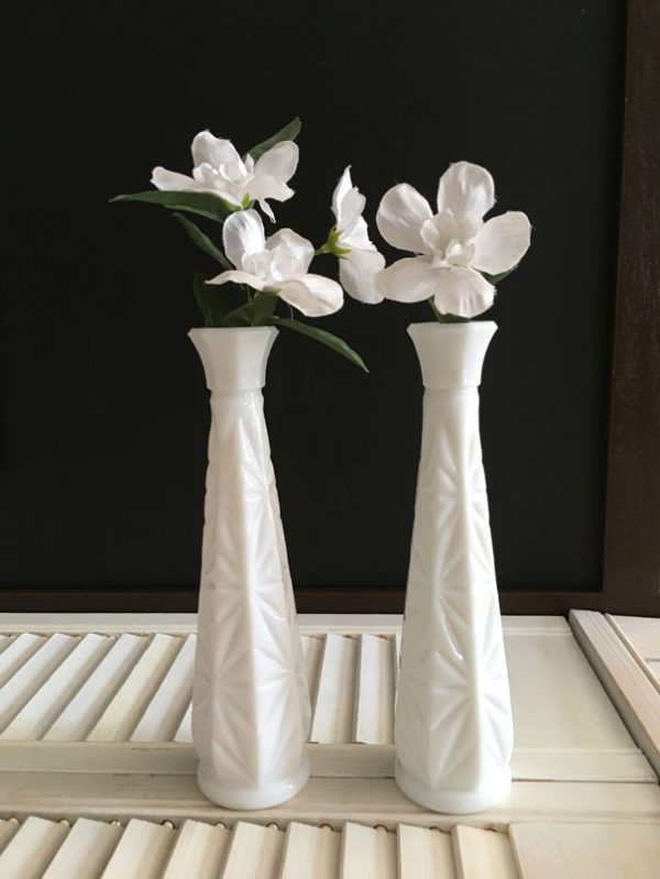 Vases soliflores milk glass motif starburst